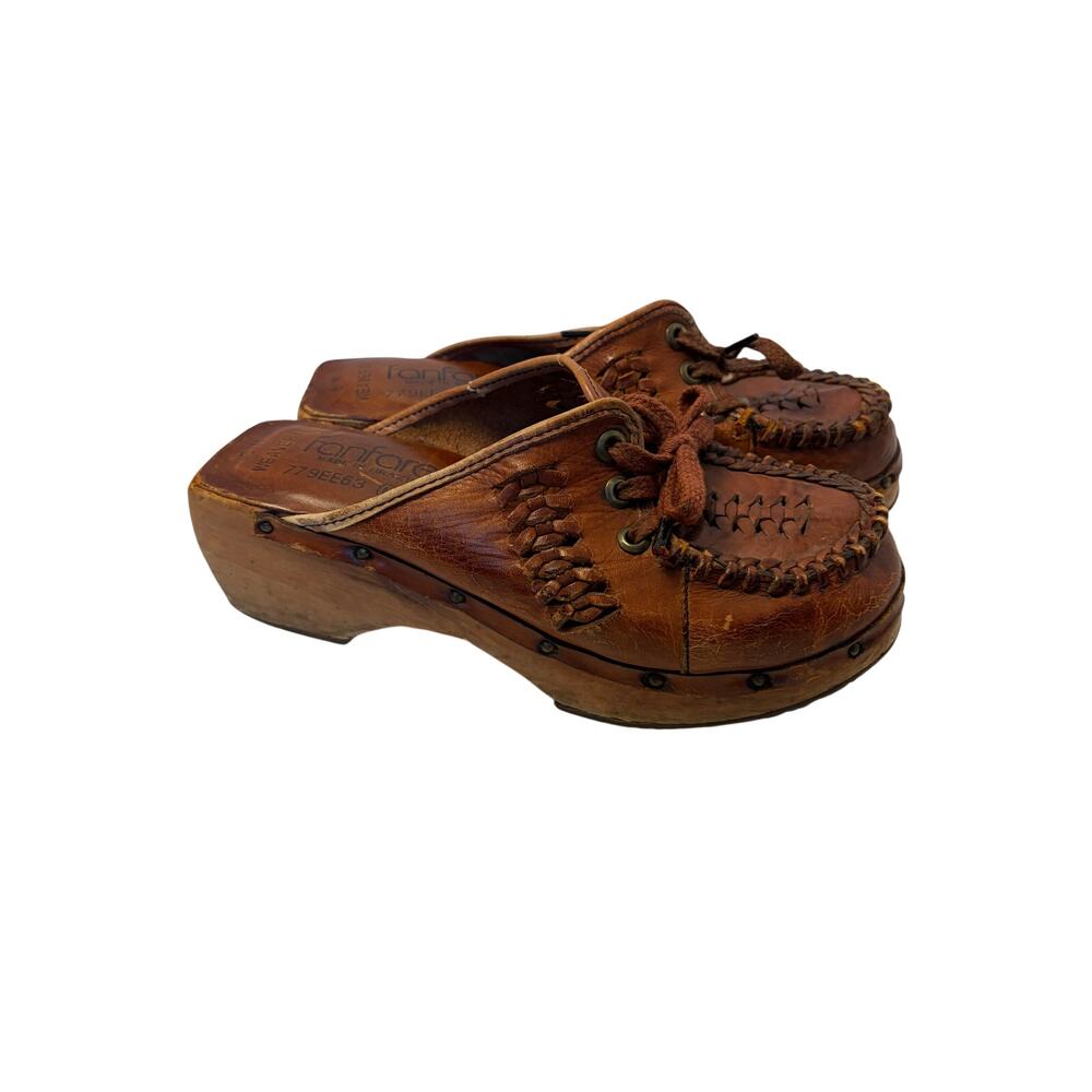 VTG Fanfares womens leather woven clogs, mules with laces. Size 6M. 2 in heel.